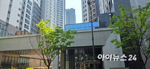 개포우성7차에서 바라본 디에이치 자이 개포 단지 전경. [사진=이수현 기자]