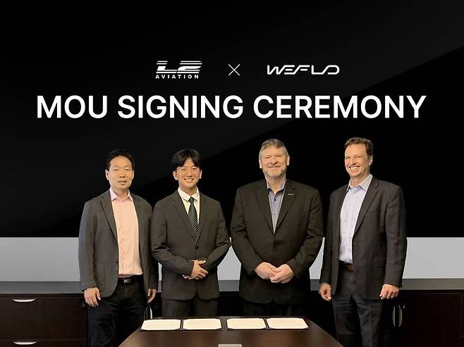 (왼쪽 부터)위플로 미국 사업 총괄 김승모 교수, 김영원 CTO와 L2 에비에이션 제프렉스(Jeff Rex) CRO, 토니 베일리(Tony Bailey) COO / 출처=위플로