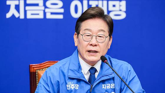 이재명 더불어민주당 대선 후보가 28일 서울 여의도 국회에서 열린 최고위원회의에 참석해 발언하고 있다. 뉴스1