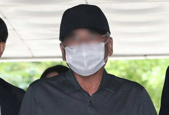 '시청역 역주행 참사' 가해 차량 운전자 차 모씨가 지난해 7월 30일 오전 서울 서초구 서울중앙지방법원에서 열린 구속 전 피의자 심문(영장실질심사)에 출석하고 있다.뉴스1
