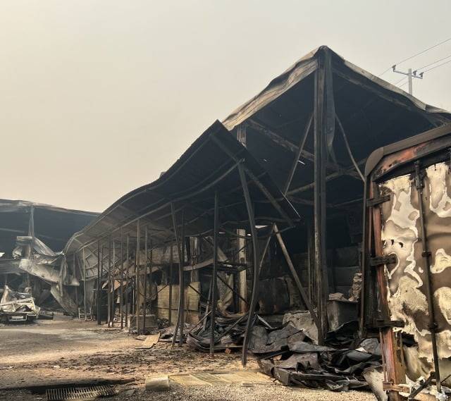 지난달 경북 산불로 안동의 한 식자재 창고가 모두 불에 탄 모습.