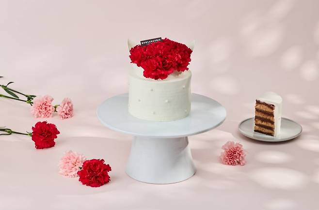 더 플라자, 카네이션 케이크
