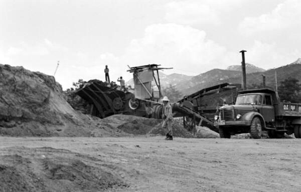 1976년 벽제 의정부간 도로공사 현장. 경기도 제공