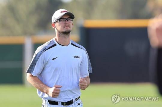 LG가 스프링캠프에 초청한 호주 투수 코엔 윈
