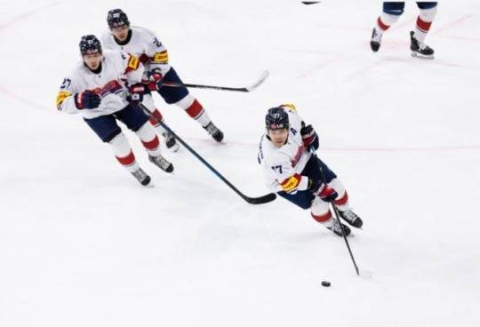 파상공세를 벌이는 한국 남자 아이스하키 대표팀