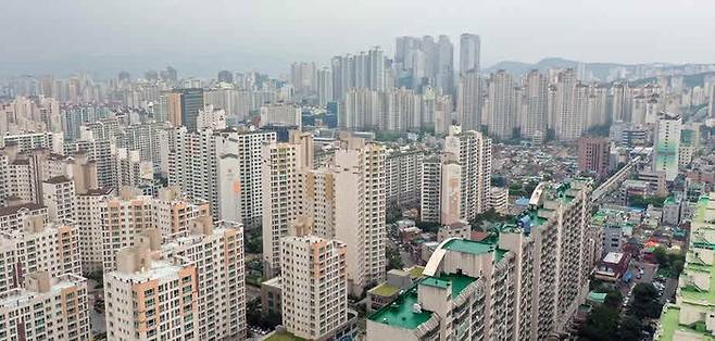 ‘준공 후 미분양’이 유독 많은 대구 수성구 아파트 단지 전경. [사진출처=연합뉴스]