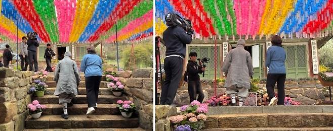 전등사 주지 여암스님(왼쪽)과 대웅전으로 향하는 장미란 문화체육관광부 제2차관(오른쪽) / 사진=홍지연 여행+ 기자