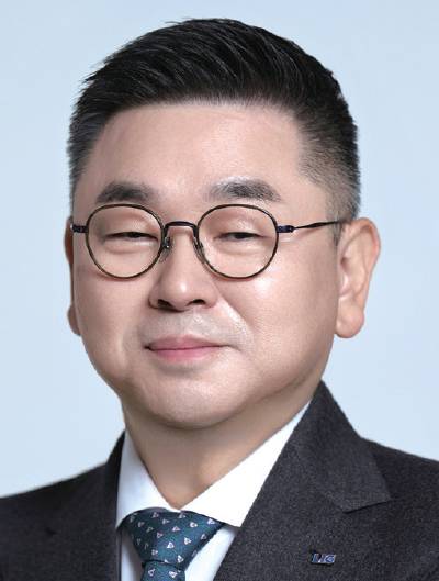 1970년생/ 고려대 서어서문학/ 미국 터프츠대 인문과학대/ LG그룹 구조조정본부 경영혁신팀/ LG화재 미국지점장/ LIG손해보험 미국법인장/ 2007년 LIG넥스원 대표/ 2011년 LIG넥스원 부회장/ LIG 회장(현)