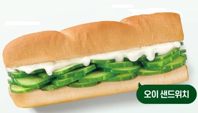 샌드위치 전문점 써브웨이가 평소 오이를 즐기는 이들을 위한 ‘오이 샌드위치’를 한정판으로 선보인다고 30일 밝혔다.  써브웨이 제공