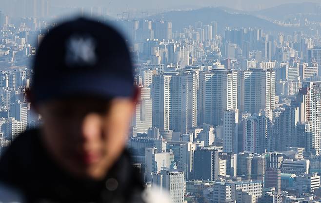 서울 시내의 아파트. [연합]