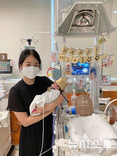 [서울=뉴시스] 초극소 미숙아로 태어났던 유준이의 병실 안 백일사진. (사진= 서울성모병원 제공) 2025.04.30. photo@newsis.com.