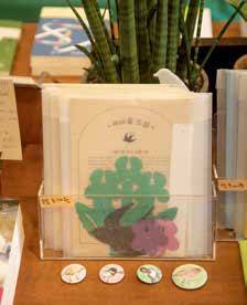 버들서점에서 판매하는 엽서. 자연의 형상을 담은 모습이 인상 깊다.