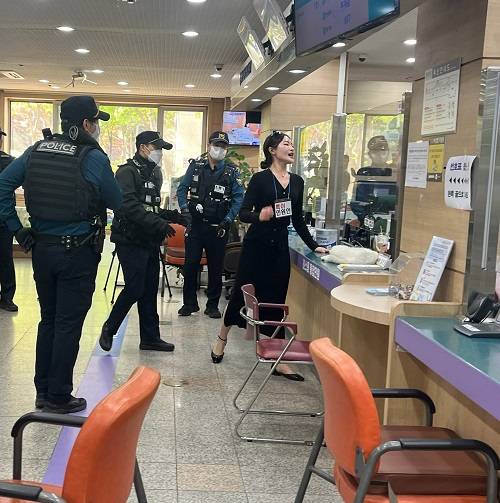 ▲민원실 비상상황 대비 모의훈련 모습 ⓒ군포시