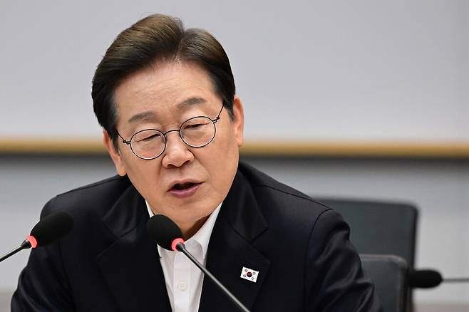 이재명 더불어민주당 대선 후보가 지난 28일 오후 경기도 이천시 SK하이닉스 이천캠퍼스에서 열린 'K-반도체' AI메모리반도체 기업 간담회에 참석해 모두발언을 하고 있다. ⓒ국회사진취재단