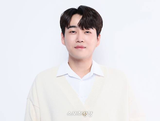 가수 황영웅. 경향신문 자료사진