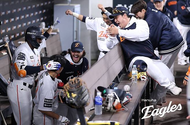 ▲ 심우준 홈런 무관심 세리머니 ⓒ한화 이글스