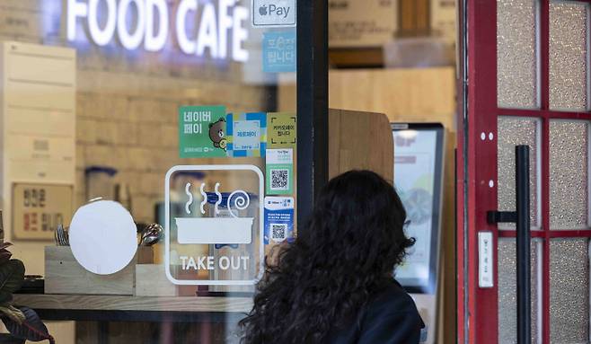 고용을 떠받치고 있는 자영업자들의 상황이 악화일로를 걷고 있다.[사진｜뉴시스]&nbsp;