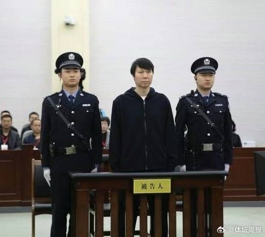 복수의 중국 매체들이 30일(한국시간) 전 중국 축구 국가대표팀 감독인 리 티에가 중국 법원으로부터 1심에서 받은 징역 20년형이 확정됐다고 보도했다.&nbsp;타이탄스포츠