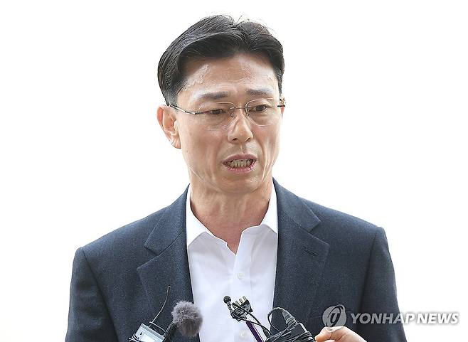 질문에 답하는 임성근 전 사단장 (과천=연합뉴스) 김성민 기자 = 임성근 전 해병대 1사단장이 해병대 채모 상병 순직사건 외압 의혹의 수사 포렌식 참관을 위해 23일 경기도 과천 고위공직자범죄수사처(공수처)로 들어서며 취재진 질문에 답하고 있다. 2025.4.23 ksm7976@yna.co.kr