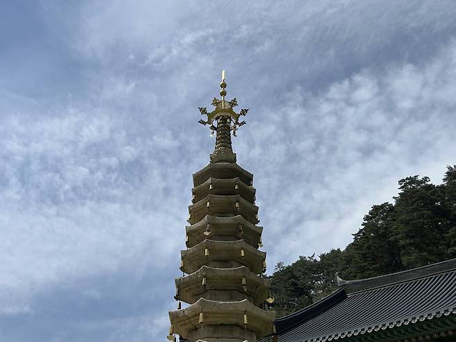 보수 마친 평창 월정사 팔각 구층석탑      (평창=연합뉴스) 김예나 기자 = 강원 평창 월정사의 국보 '평창 월정사 팔각 구층석탑' 모습. 지난해 상륜부 해체·보수를 마치고 관람객에 공개되고 있다. 2025.4.30
    yes@yna.co.kr