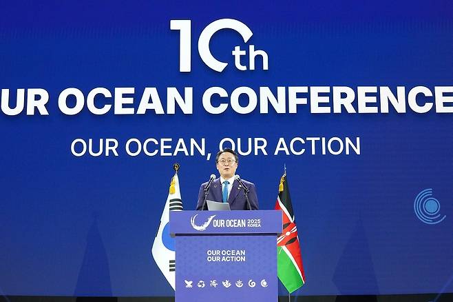 OOC 폐회식에서 발언 중인 강도형 해수부 장관 [해양수산부 제공. 재판매 및 DB 금지]