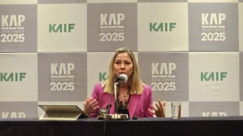 사마 빌바오 레온 세계원자력협회(WNA) 사무총장이 지난달 29일 서울 중구 롯데호텔에서 열린 한국원자력연차대회·국제원자력산업전에서 이야기하고 있다. (사진=한국수력원자력)