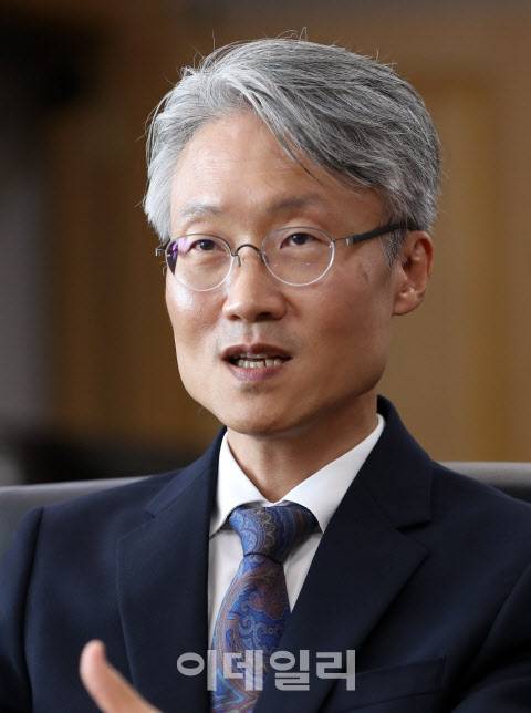 정준영 서울회생법원장이 이데일리와 인터뷰를 하고 있다. (사진=김태형 기자)