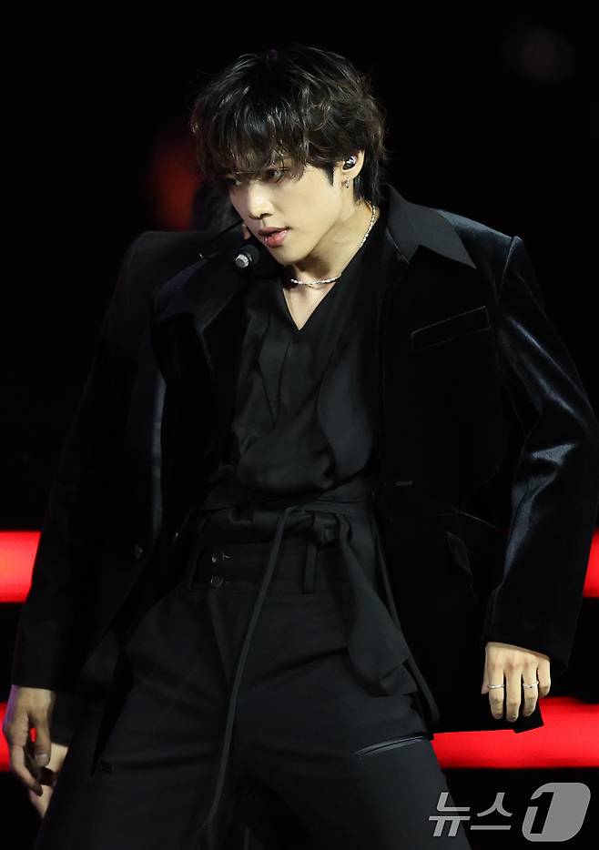 더보이즈 선우가 30일 서울 마포구 상암 월드컵경기장에서 열린 ‘서울스프링페스타 WONDER SHOW’에 출연해 강력한 무대를 선보이고 있다. ⓒ News1 권현진 기자