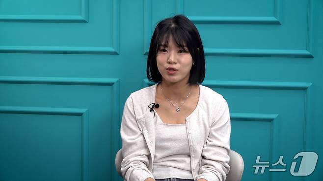 박지원씨가 뉴스1과의 인터뷰에서 답하고 있다.