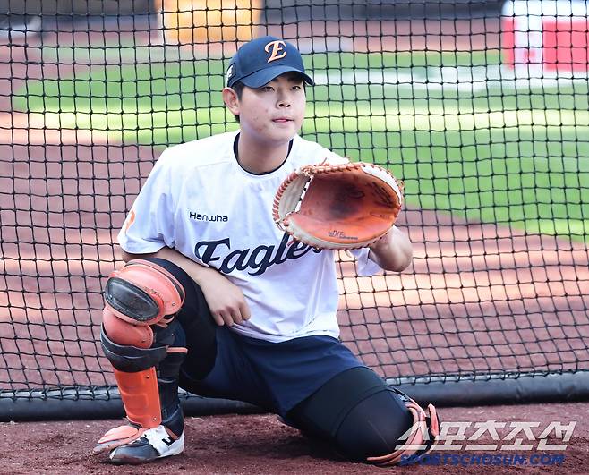 25일 대전 한화생명볼파크에서 열리는 한화와 KT의 경기. 수비 훈련을 하고 있는 한화 허인서 포수. 대전=송정헌 기자songs@sportschosun.com/2025.04.25/