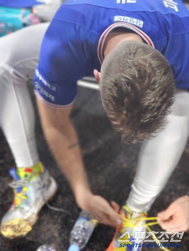 삼성 시절 스파이크 끈을 고쳐매는 뷰캐넌. 스포츠조선 정현석 기자 hschung@sportschosun.com