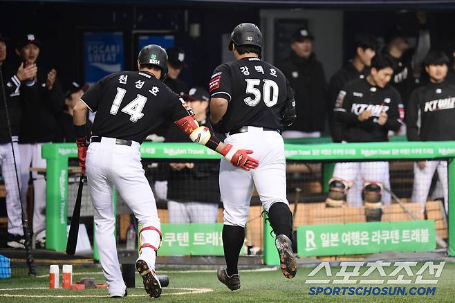 5월 1일 잠실구장에서 열린 KBO리그 두산과 KT의 경기. 1회초 선제 솔로홈런을 날린 KT 강백호. 잠실=송정헌 기자songs@sportschosun.com/2025.05.01/