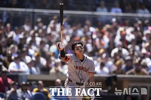 이정후는 4월25일(한국시간) 밀워키전 이후 장타를 만들어내지 못하고 있다. 4회초 타구를 바라보고 있는 이정후. /샌디에이고=AP.뉴시스