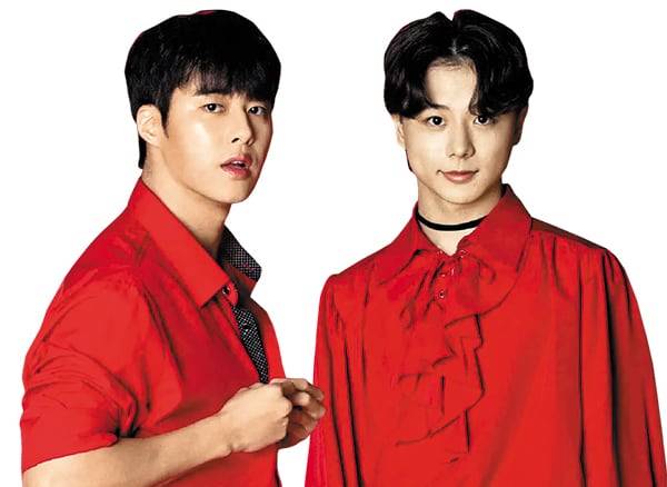 미스터트롯 재팬 현재 1위인 아이돌 출신 준호(왼쪽), 2위 와세다대 학생 하시즈메 마사토. /미스터트롯 재팬