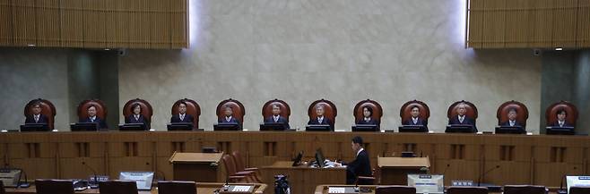 조희대 대법원장을 비롯한 대법관들이 1일 이재명 더불어민주당 대선 후보의 공직선거법 사건 전원합의체 선고를 위해 서울 서초구 대법원 대법정에 자리해있다. /사진공동취재단