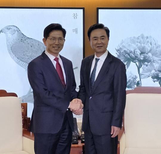 국민의힘 김문수 후보는 1일 충남도청을 방문해 김태흠 지사를 접견했다. 김동근 기자