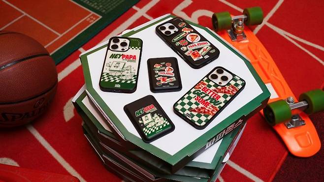 파파존스 브랜드 정체성을 반영한 스마트폰 굿즈 파파존스 제공