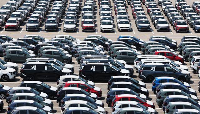 29일 경기 평택항에 수출용 자동차가 세워져 있다. 평택=연합뉴스