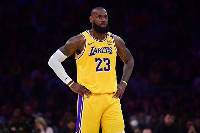 <yonhap photo-3532=""> Apr 30, 2025; Los Angeles, California, USA; Los Angeles Lakers forward LeBron James (23) reacts during the first half in game five of first round for the 2025 NBA Playoffs at Cryptocom Arena. Mandatory Credit: Gary A. Vasquez-Imagn Images/2025-05-01 14:46:38/<저작권자 ⓒ 1980-2025 ㈜연합뉴스. 무단 전재 재배포 금지, AI 학습 및 활용 금지></yonhap>
