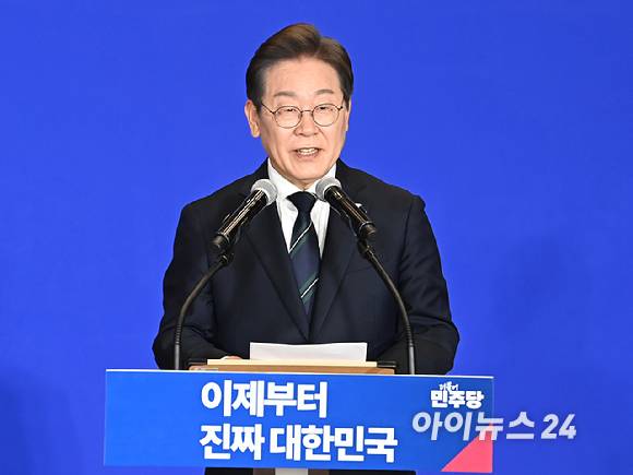 더불어민주당 이재명 대선 후보가 지난달 30일 서울 여의도 국회 의원회관에서 열린 더불어민주당 제21대 대통령선거 '진짜 대한민국' 중앙선거대책위원회 출범식에서 연설하고 있다. [사진=곽영래 기자]