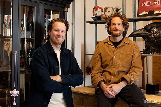 ▲ 로빈 라스(Robin Ras)와 마르텐 루이즈(Maarten Looise)
(사진 제공: Wessel de Groot / Rusty Lake)