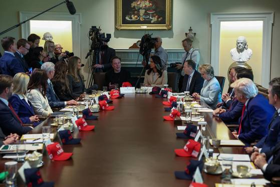 지난달 30일(현지시간) 미국 워싱턴 DC 백악관에서 도널드 트럼프 대통령 주재로 열린 각료 회의. 로이터=연합뉴스