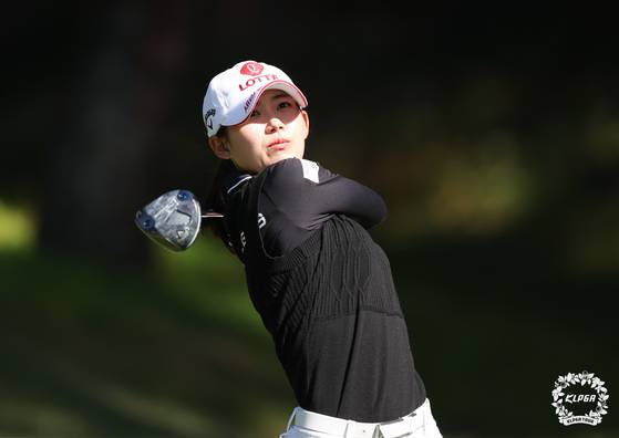 KLPGA 챔피언십 1라운드를 5언더파 단독 선두로 마친 황유민. 사진 KLPGA