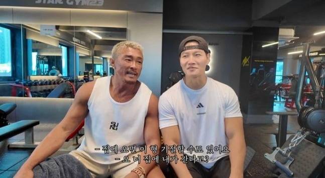 새 집으로 이사한다고 밝힌 김종국. / 출처=유튜브 채널 '추성훈' 화면갈무리