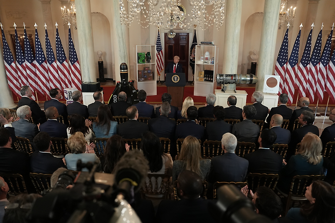 도널드 트럼프 미국 대통령이 30일(현지시간) 백악관에서 열린 미국 투자 행사에서 연설하고 있다. UPI연합뉴스
