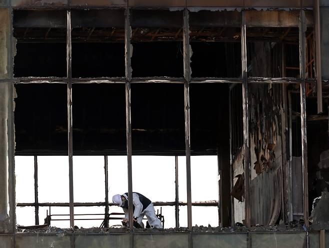 지난 2월 14일 화재로 6명이 숨진 ‘반얀트리 해운대 부산’ 공사현장. 연합뉴스
