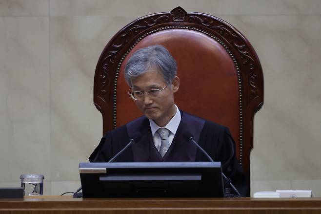 Chief Justice Jo Hee-de sits at the Supreme Court in Seocho District, southern Seoul, on May 1. [JOINT PRESS CORPS]