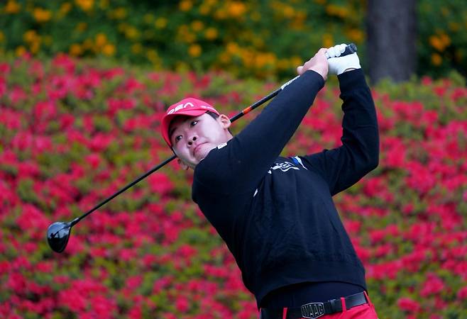 1일 경기도 성남시 남서울CC에서 열린 GS칼텍스 매경오픈 1라운드에서 5타를 줄여 선두에 자리한 아마추어 국가대표 안성현이 주특기인 드라이버샷을 날리고 있다. GS칼텍스 매경오픈 대회조직위