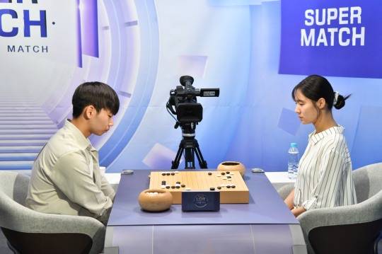 오유진 9단이 LG배 예선 결승에서 김범서 5단에게 패했다. 사진[연합뉴스]