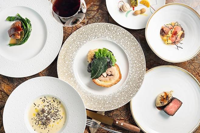 레스토랑 ‘더 플라잉 호그’에서는 5월 한 달 동안 13살 이하 어린이에게 키즈 메뉴를 무료로 제공한다. / 사진=JW 메리어트 제주